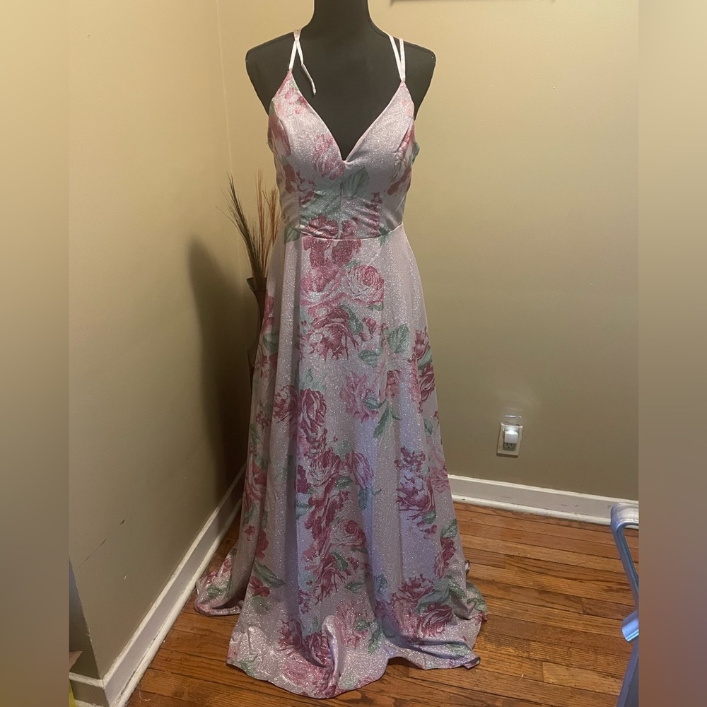 Midnight Doll
Spaghetti Strap V-Neck Floral Printed Fairy Dust Glitter Gown